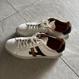 Center Court Lace-up Sneaker